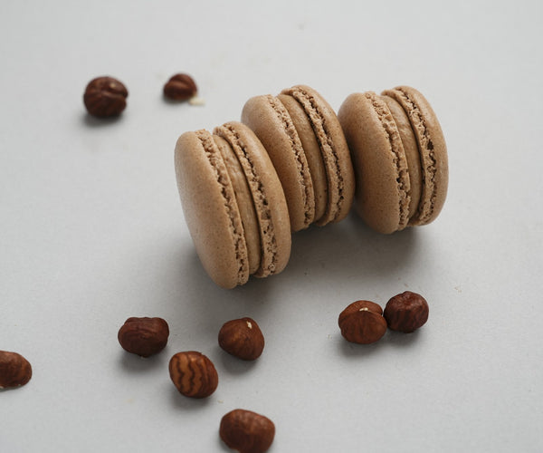 Macarons (Lazdynų riešutų kremo sk. 